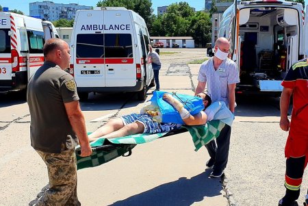 В Одессу прибыл борт с десятью ранеными бойцами: лекарств и расходных материалов для их лечения не хватает (фото, видео)