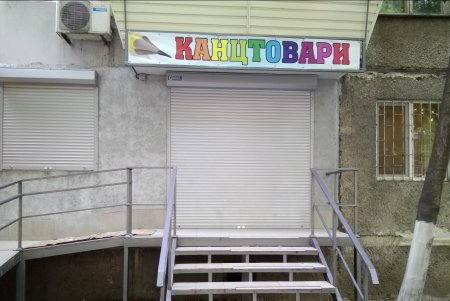 На сотню незаконных рекламных вывесок в городе стало меньше (фото)