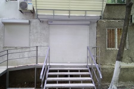 На сотню незаконных рекламных вывесок в городе стало меньше (фото)