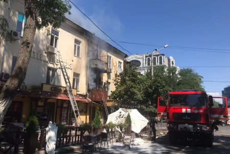 В жилом доме на Бунина тушат пожар (фото, видео, обновлено)
