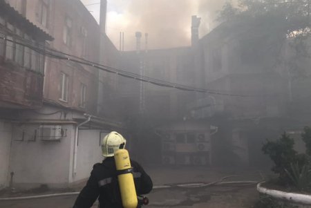 В жилом доме на Бунина тушат пожар (фото, видео, обновлено)