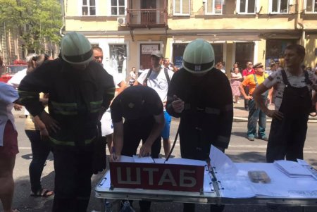 В жилом доме на Бунина тушат пожар (фото, видео, обновлено)