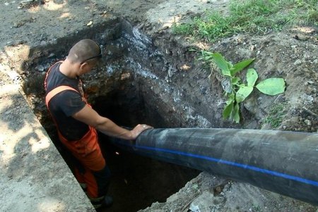 Проводится модернизация водопроводной сети, которая снабжает питьевой водой три района города (фото)