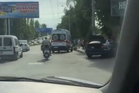 На Академика Глушко BMW врезался в столб (фото)