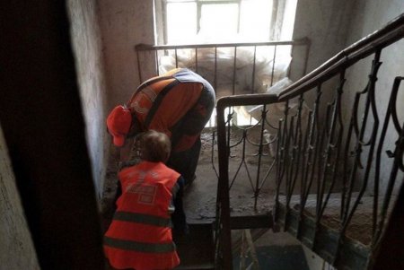 Субботник в четверг: коммунальщики привели в порядок 10 улиц в центре города (фото)