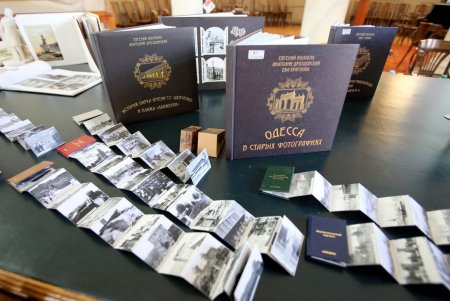 Презентация альбома «История Одессы в памятниках и скульптурах» (фоторепортаж)