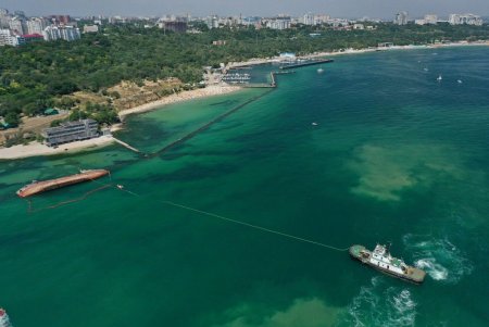 Водолазы обследуют отсеки затонувшего танкера Delfi (фото, видео)