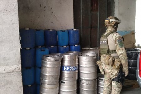 Подпольный цех с 12 тоннами алкоголя и контрафактными сигаретами обнаружили в Одесской области