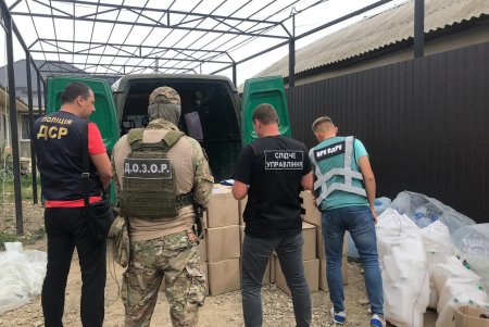 Подпольный цех с 12 тоннами алкоголя и контрафактными сигаретами обнаружили в Одесской области