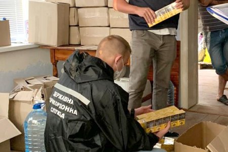 Подпольный цех с 12 тоннами алкоголя и контрафактными сигаретами обнаружили в Одесской области