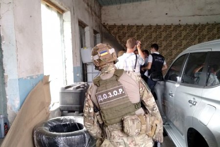 Подпольный цех с 12 тоннами алкоголя и контрафактными сигаретами обнаружили в Одесской области