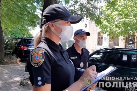 На одесском вокзале злоумышленники с ножом напали на двух подростков, отобрав деньги и телефоны (фото, видео)