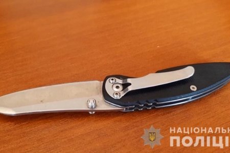 На одесском вокзале злоумышленники с ножом напали на двух подростков, отобрав деньги и телефоны (фото, видео)