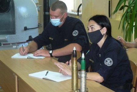 Курсантов морской академии посвятили в моряки-пограничники во время стажировки в отряде морской охраны (фото)