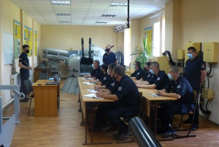 Курсантов морской академии посвятили в моряки-пограничники во время стажировки в отряде морской охраны (фото)