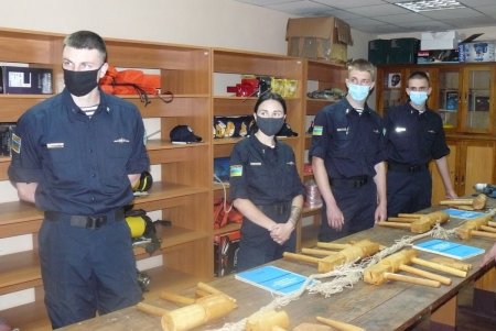 Курсантов морской академии посвятили в моряки-пограничники во время стажировки в отряде морской охраны (фото)