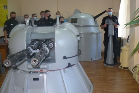Курсантов морской академии посвятили в моряки-пограничники во время стажировки в отряде морской охраны (фото)