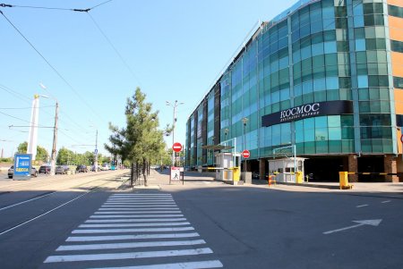 Площадь 10-го Апреля: обелиск «Крылья Победы» и современная застройка из стекла и бетона (фоторепортаж) 