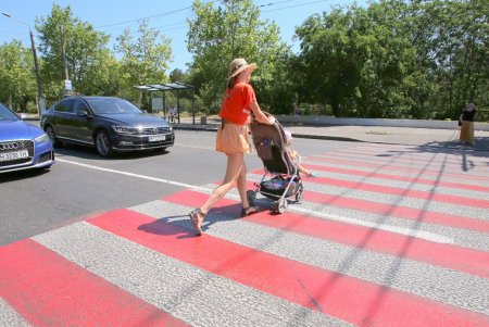 Площадь 10-го Апреля: обелиск «Крылья Победы» и современная застройка из стекла и бетона (фоторепортаж) 