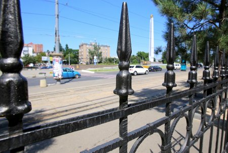 Площадь 10-го Апреля: обелиск «Крылья Победы» и современная застройка из стекла и бетона (фоторепортаж) 