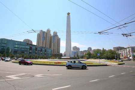 Площадь 10-го Апреля: обелиск «Крылья Победы» и современная застройка из стекла и бетона (фоторепортаж) 