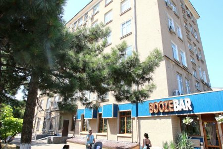 Площадь 10-го Апреля: обелиск «Крылья Победы» и современная застройка из стекла и бетона (фоторепортаж) 