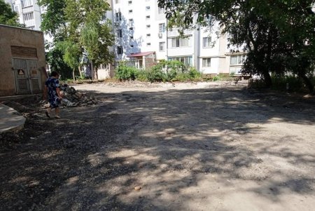 Капитально ремонтируют внутриквартальный проезд в районе ипподрома (фото)
