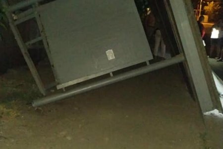 На Хуторской «ВАЗ» снес остановку общественного транспорта (фото)