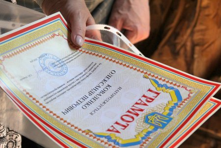 Во дворике на Успенской открыли скульптурную композицию «Одесский тополь – жизнь продолжается» (фоторепортаж)