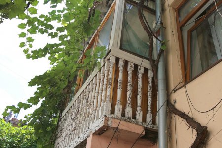 Во дворике на Успенской открыли скульптурную композицию «Одесский тополь – жизнь продолжается» (фоторепортаж)