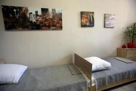 С холодильником, телевизором и картинами: в Одесском СИЗО открыли платные камеры (фоторепортаж)