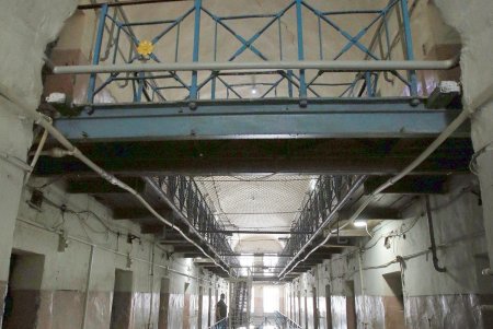 С холодильником, телевизором и картинами: в Одесском СИЗО открыли платные камеры (фоторепортаж)