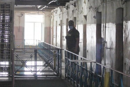 С холодильником, телевизором и картинами: в Одесском СИЗО открыли платные камеры (фоторепортаж)