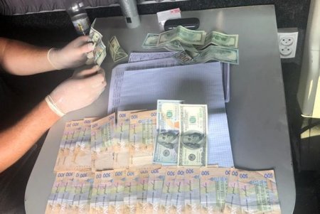 В Одесской области полицейский требовал 1500 долларов, обещая не привлекать к ответственности подозреваемого в грабеже (фото)