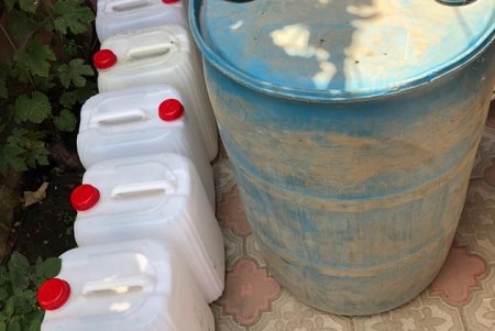 Житель Балты организовал продажу поддельного алкоголя и сигарет, опасных для жизни людей (фото, видео)