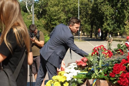 Горожане отмечают 79-ю годовщину со дня начала героической обороны Одессы (фото)