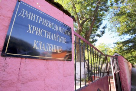 На Дмитриеводонском кладбище привели в порядок могилу защитника Одессы от нацистов и возложили к ней цветы (фото)
