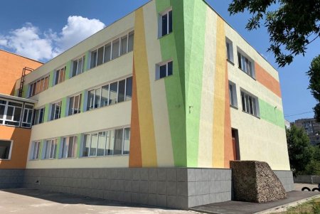 Проводят капремонт крыш и фасадов, открывают спортплощадки: одесские школы и детсады готовят к новому учебному году (фото)