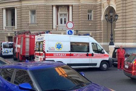 В Одессе неизвестные сообщили о минировании Оперного и дома Навроцкого (фото, обновлено)