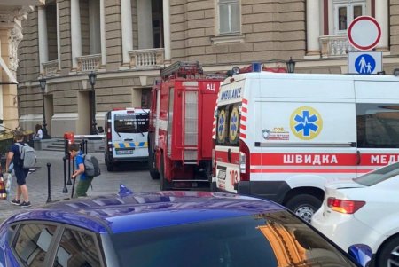 В Одессе неизвестные сообщили о минировании Оперного и дома Навроцкого (фото, обновлено)