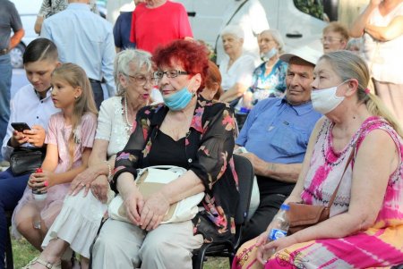 В День начала героической обороны Одессы для ветеранов играл оркестр (фото)
