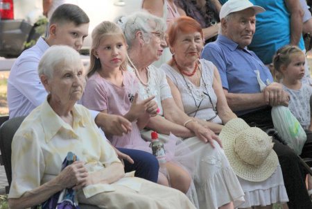 В День начала героической обороны Одессы для ветеранов играл оркестр (фото)
