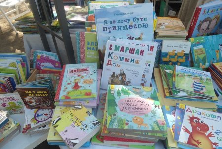 В новом формате: мэр Одессы Геннадий Труханов открыл в парке Шевченко книжный фестиваль «Зеленая волна» (фото)
