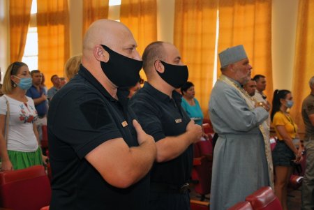 В Овидиополе памяти морского пограничника, погибшего под обстрелом на Донбассе, посвятили почтовую марку (фото)