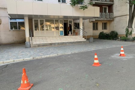 В Приморском и Суворовском районах обновляют тротуары (фото)