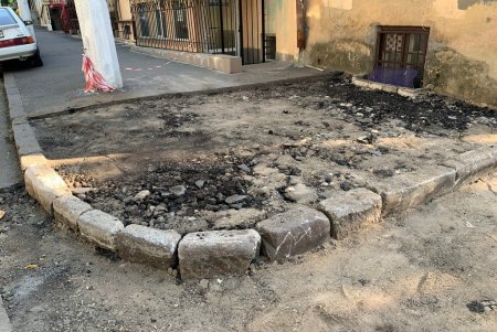В Приморском и Суворовском районах обновляют тротуары (фото)