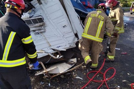 В ДТП на трассе Одесса-Киев погибли два человека: водитель грузовика въехал в автопоезд (фото)