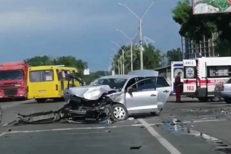 Два автомобиля столкнулись возле Ривьеры (фото)
