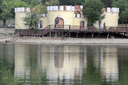 В Дюковском саду чистят пруды (фоторепортаж) 