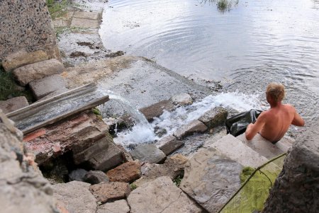 В Дюковском саду чистят пруды (фоторепортаж) 